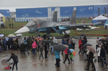 Московская область, Жуковский. Истребитель-бомбардировщик СУ-34  на 11-м Международном авиационно-космическом салоне `МАКС-2013`.