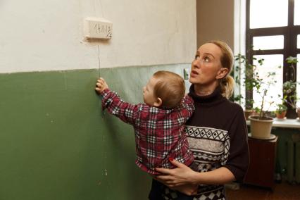 Санкт-Петербург. Жильцы  дома, находящегося в зоне строительства  нового моста через Малую Неву по адресу Ремесленная улица 5.