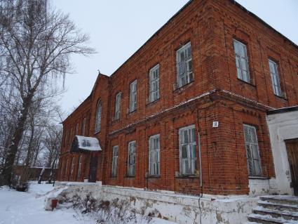 Село Глазок. Старинное здание закрытой больницы.