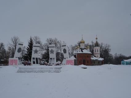 Село Глазок. Востановленная церковь и мемориал односельчанам, павшим  во время Великой Отечественной войны.