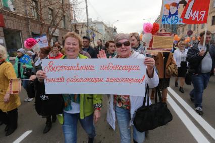 Красноярск. Участники первомайской демонстрации.