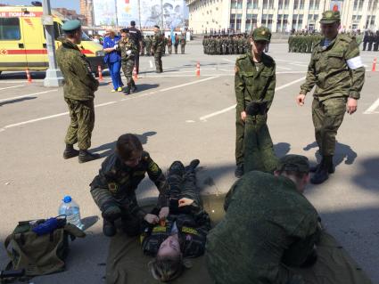 Тула. Во время  репетиции военного парада, посвященного 73-й годовщине Победы в Великой Отечественной войне  нескольким кадетам и суворовцам стало плохо.