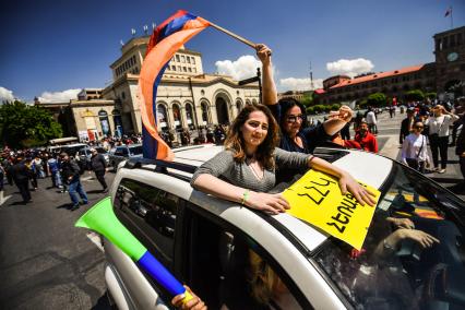 Ереван. Сторонники оппозиции на площади Республики.