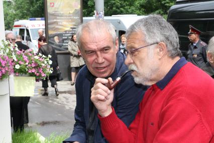 Диск260. Дом Кино. Прощание с режиссером Петром Тодоровским. 2013. На снимке: актер Сергей Гармаш (слева) и журналист Юрий Рост
