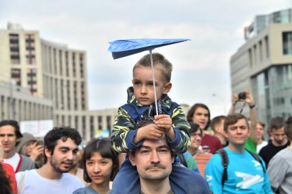 Москва. Участники митинга против блокировки  мессенджера Telegram на проспекте Сахарова.