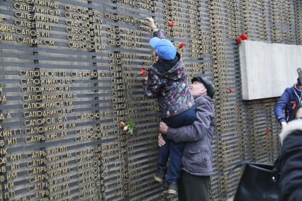 Барнаул. У Мемориала Славы в День Победы.