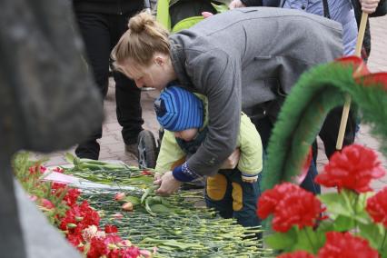 Барнаул. Возложение цветов к Мемориалу Славы в День Победы.