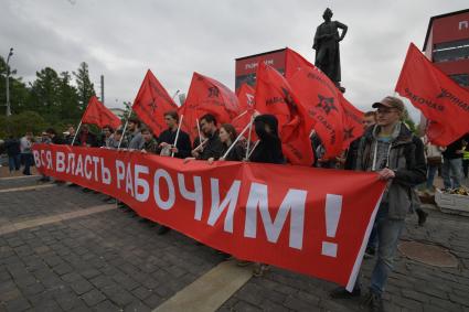Москва. Участники митинга `Левого фронта` на Суворовской площади,  посвященного очередной годовщине событий на Болотной площади.