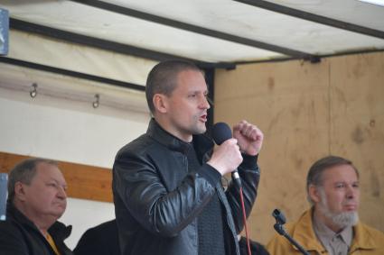 Москва. Координатор`Левого фронта` Сергей Удальцов во время митинга на Суворовской площади,  посвященного очередной годовщине событий на Болотной площади.