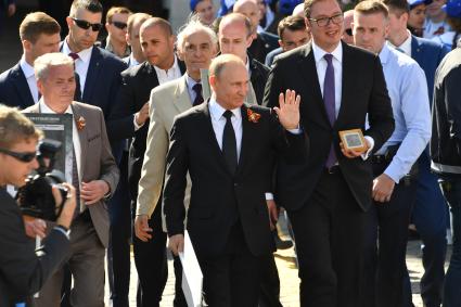 Москва. Президент России Владимир Путин и актер Василий Лановой во время акции памяти `Бессмертный полк` в День Победы.