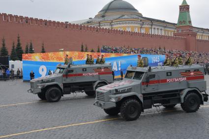 Москва.  Бронеавтомобили `Урал` во время генеральной репетиции парада на Красной площади, посвященного 73-й годовщине Победы в Великой Отечественной войне.