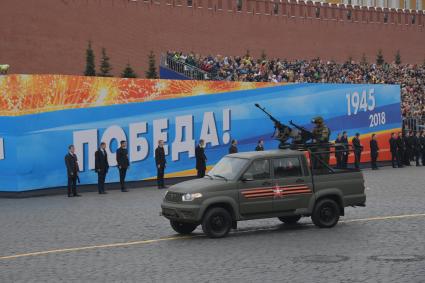 Москва.  Автомобиль УАЗ `Пикап` с пулеметом `Корд` на Красной площади во время генеральной репетиции военного парада, посвященного 73-й годовщине Победы в Великой Отечественной войне.