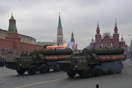 Москва. Зенитные ракетные комплексы С-400 `Триумф` на Красной площади во время генеральной репетиции военного парада, посвященного 73-й годовщине Победы в Великой Отечественной войне.