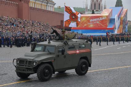 Москва. Бронеавтомобиль `Тигр-М` на Красной площади во время генеральной репетиции  военного  парада, посвященного 73-й годовщине Победы в Великой Отечественной войне.