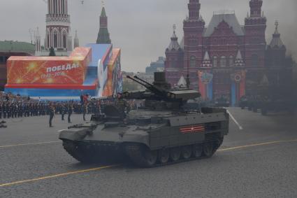 Москва.  БМПТ `Терминатор-2` на Красной площади  во время генеральной репетиции  военного  парада, посвященного 73-й годовщине Победы в Великой Отечественной войне.