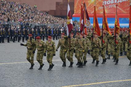 Москва.   Военнослужащие войск Национальной гвардии (Росгвардии) во время генеральной репетиции парада на Красной площади, посвященного 73-й годовщине Победы в Великой Отечественной войне.