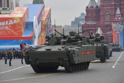 Москва. Боевые машины пехоты Б-11 `Курганец-25` на Красной площади во время генеральной репетиции военного парада, посвященного 73-й годовщине Победы в Великой Отечественной войне.
