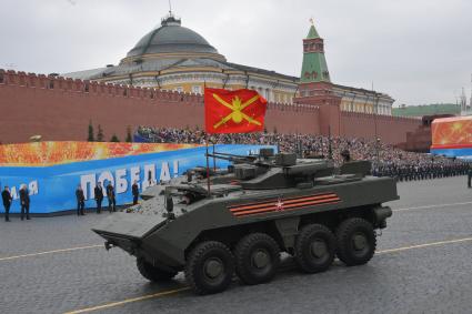 Москва. БТР `Бумеранг` с боевым модулем БМП на Красной площади во время генеральной репетиции военного парада, посвященного 73-й годовщине Победы в Великой Отечественной войне.