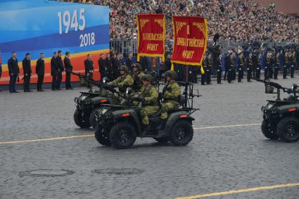 Москва. Армейские мотовездеходы АМП с ПКП на Красной площади во время генеральной репетиции военного парада, посвященного 73-й годовщине Победы в Великой Отечественной войне.