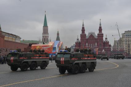 Москва. Бронеавтомобили повышенной защищенности `Тайфун-К` на Красной площади во время генеральной репетиции военного парада, посвященного 73-й годовщине Победы в Великой Отечественной войне.