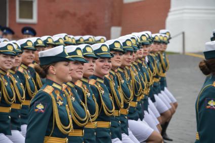 Москва. Военнослужащие парадных расчетов во время генеральной репетиции парада на Красной площади, посвященного 73-й годовщине Победы в Великой Отечественной войне.