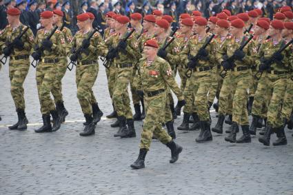 Москва. Военнослужащие войск Национальной гвардии (Росгвардии) во время генеральной репетиции парада на Красной площади, посвященного 73-й годовщине Победы в Великой Отечественной войне.