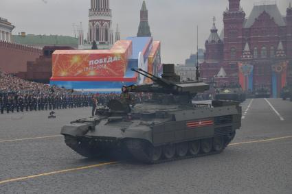 Москва. БМПТ `Терминатор-2` на Красной площади во время генеральной репетиции военного парада, посвященного 73-й годовщине Победы в Великой Отечественной войне.