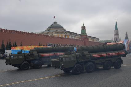 Москва. Зенитные ракетные комплексы С-400 `Триумф` на Красной площади во время генеральной репетиции военного парада, посвященного 73-й годовщине Победы в Великой Отечественной войне.