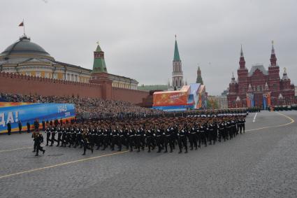 Москва. Военнослужащие парадных расчетов во время генеральной репетиции парада на Красной площади, посвященного 73-й годовщине Победы в Великой Отечественной войне.