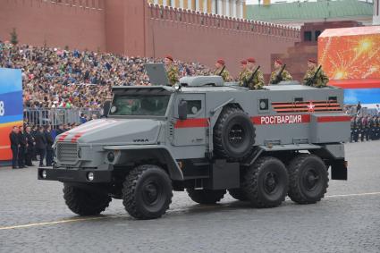 Москва. Бронеавтомобиль `Урал` во время генеральной репетиции парада на Красной площади, посвященного 73-й годовщине Победы в Великой Отечественной войне.
