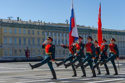 Санкт-Петербург.  Рота почетного караула во время генеральной репетиции парада на Дворцовой площади, посвященного 73-й годовщине Победы в Великой Отечественной войне.