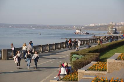 Самара. На набережной  города.