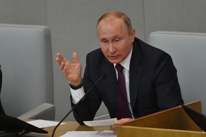 Москва. Президент России Владимир Путин на пленарном заседании Государственной думы РФ, где будет рассмотрен вопрос об утверждении Д. Медведева на должность премьер-министра России.