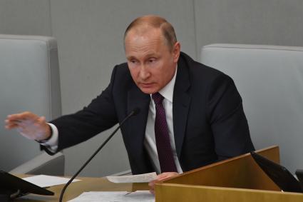 Москва. Президент России Владимир Путин на пленарном заседании Государственной думы РФ, где будет рассмотрен вопрос об утверждении Д. Медведева на должность премьер-министра России.