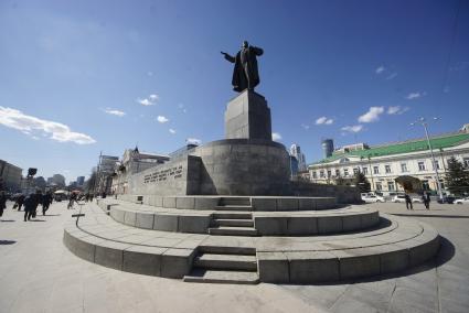 Екатеринбург. Памятник Ленину на площади 1905 года