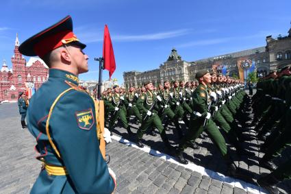 Москва.  Военнослужащие парадных расчетов  на Красной площади во время военного парада, посвященного 73-й годовщине Победы в Великой Отечественной войне.