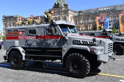 Москва.  Бронеавтомобиль `Урал`  на Красной площади во время военного парада, посвященного 73-й годовщине Победы в Великой Отечественной войне.