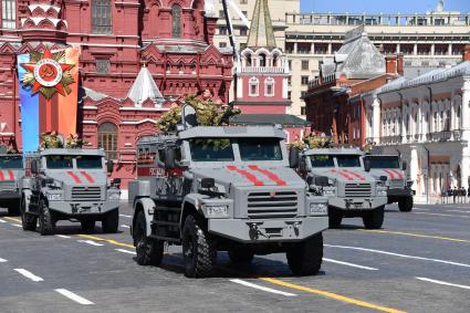 Москва.  Бронеавтомобили `Урал`  на Красной площади во время военного парада, посвященного 73-й годовщине Победы в Великой Отечественной войне.