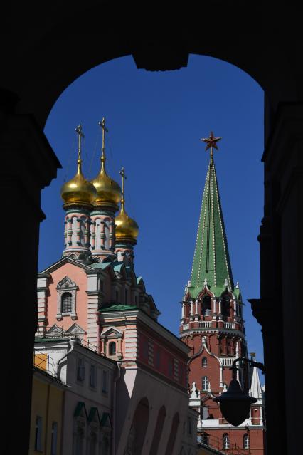 Москва.  Церковь Похвалы Пресвятой Богородицы в Потешном дворце Кремля.