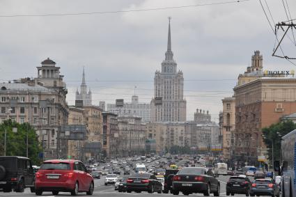 Москва. Вид на гостиницу `Украина` с Кутузовского проспекта.