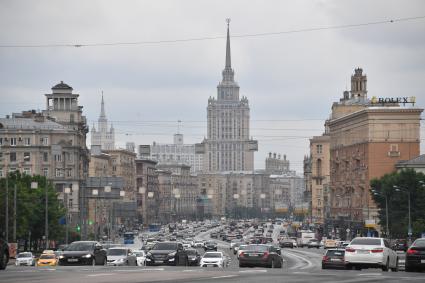 Москва. Вид на гостиницу `Украина` с Кутузовского проспекта.