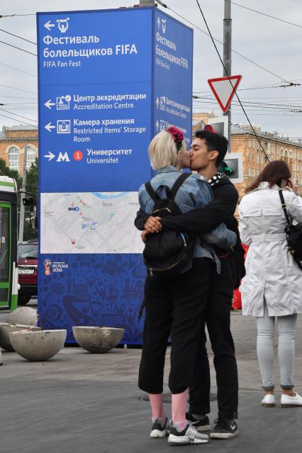 Москва. Специальные информационные щиты, установленные к ЧМ-2018 на улицах Москвы.