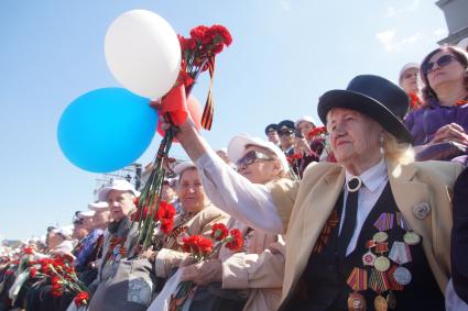 Самара. Ветераны во время парада, посвященного 73-й годовщине Победы  в Великой Отечественной войне.