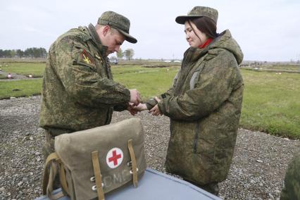 Бийск. Учащиеся десятых классов на военно-полевых сборах в Горно-Алтайском центре допризывной подготовки на  базе зенитно-ракетного соединения Центрального военного округа.