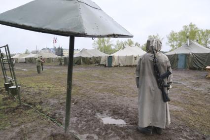 Бийск. Учащиеся десятых классов на военно-полевых сборах в Горно-Алтайском центре допризывной подготовки на  базе зенитно-ракетного соединения Центрального военного округа.