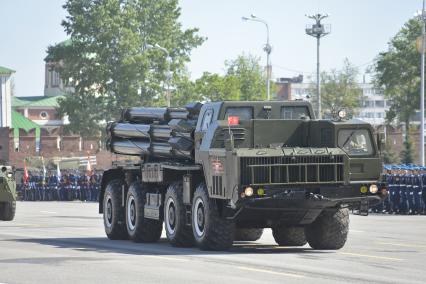 Тула. Военная техника во время парада, посвященного 73 годовщине Победы в Великой Отечественной войне.