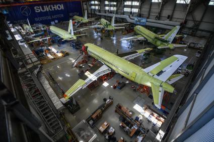 Комсомольск-на-Амуре. Сборка самолетов Сухой Суперджет (Sukhoi Superjet-100)  в сборочном цехе филиала ПАО `Компания `Сухой`КнААЗ имени Ю.А.Гагарина.