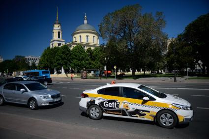 Москва. Такси Gett  на Большой Никитской улице.