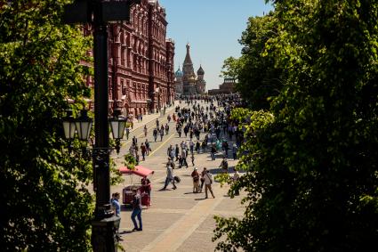 Москва.   Вид на Кремлевский проезд.