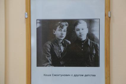 Красноярск. Будущий актер Иннокентий Смоктуновский (Смоктунович) (слева) с другом.